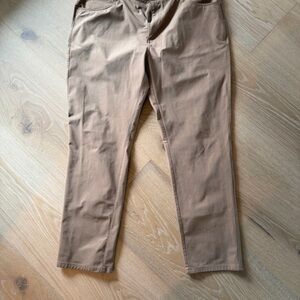 Vuori Men's Khaki Meta Pants Sz 38